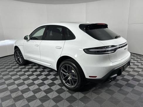 Certified 2025 Porsche Macan image 3