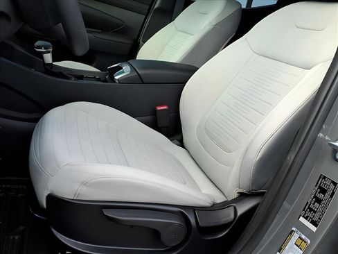 Used 2025 Hyundai Santa Cruz SE image 12