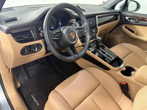 Certified 2026 Porsche Macan AWD/4WD image 4