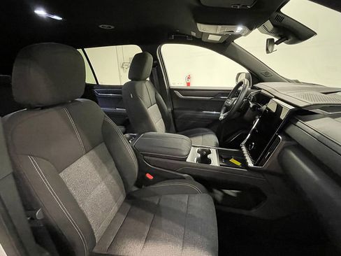 Used 2025 GMC Acadia Elevation image 28