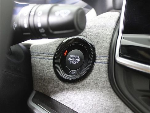 New 2025 Jeep Compass Latitude image 25