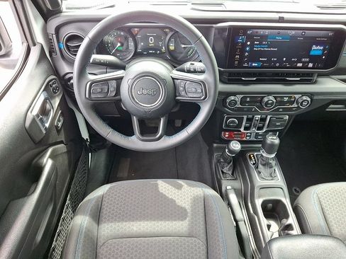 Used 2024 Jeep Wrangler Unlimited Rubicon 4xe AWD/4WD image 9