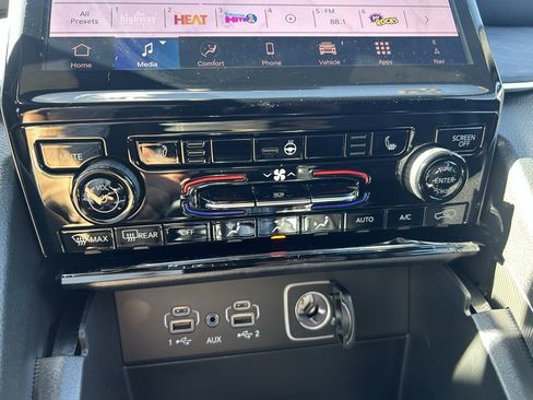 New 2025 Jeep Grand Cherokee L Limited image 23