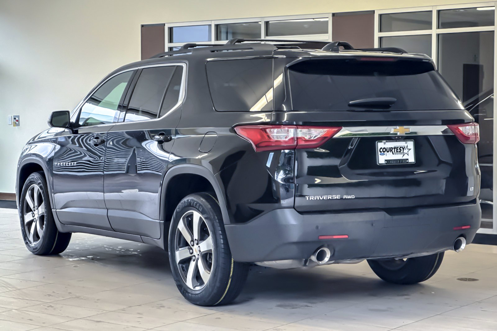 Used 2020 Chevrolet Traverse LT w/ LT Premium Package AWD/4WD image 6