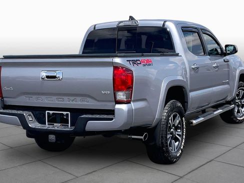 Used 2017 Toyota Tacoma TRD Sport w/ Tow Package (A/T) AWD/4WD image 13