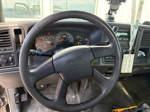 Used 2005 GMC Sierra 1500 W/T w/ Light Duty Power Package RWD image 19