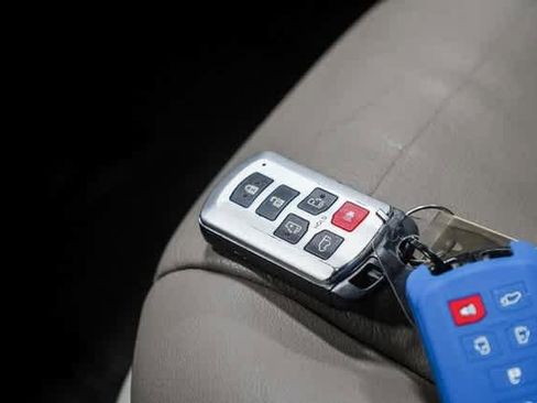 Certified 2019 Toyota Sienna XLE image 29