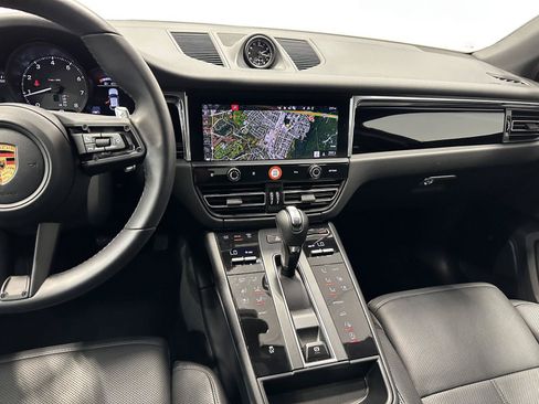 Certified 2026 Porsche Macan AWD/4WD image 27