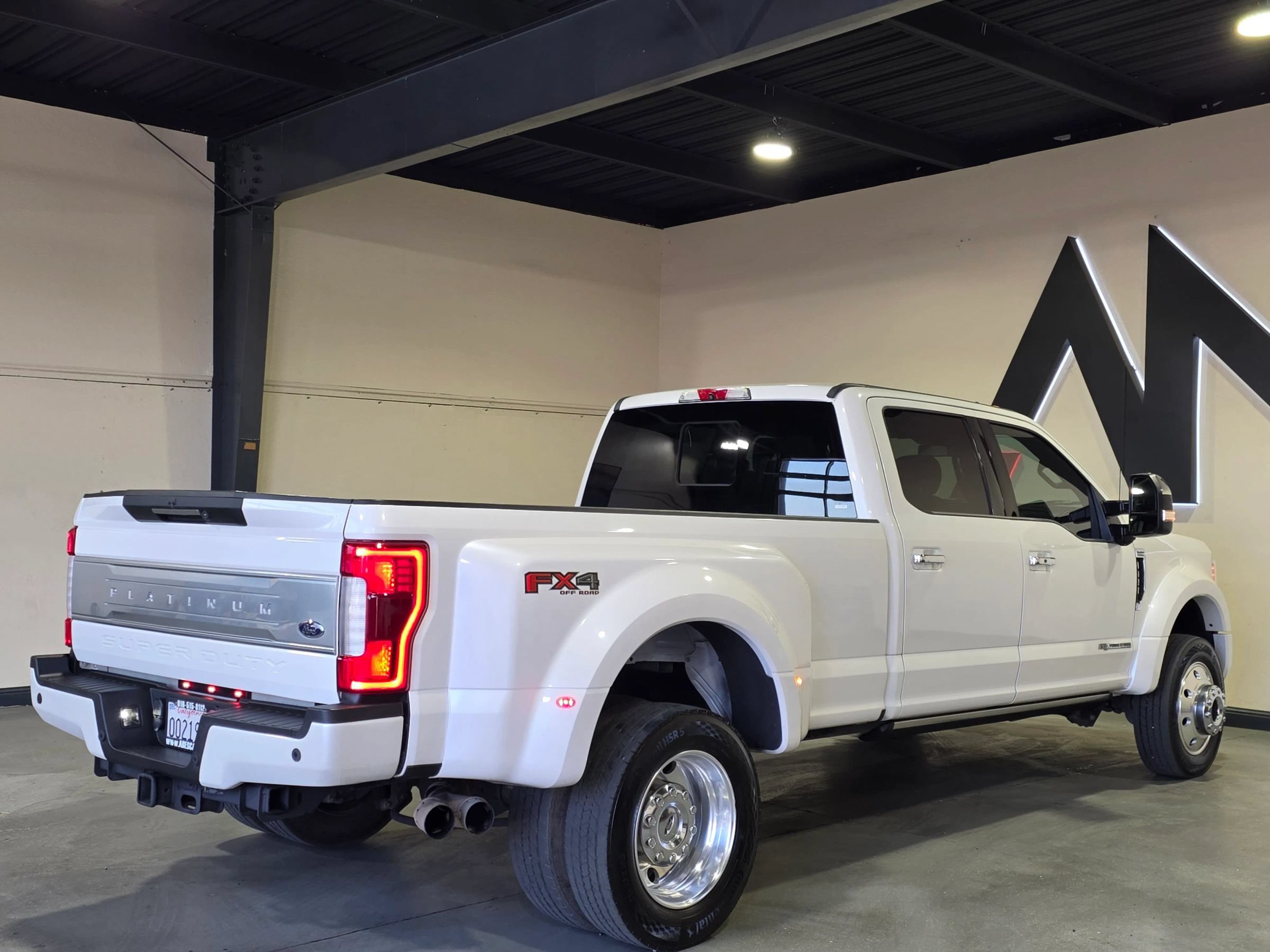 Used 2019 Ford F450 Platinum w/ Platinum Ultimate Package AWD/4WD image 4