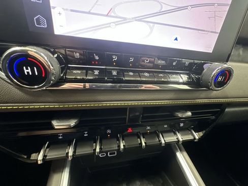 Used 2025 Chevrolet Colorado ZR2 w/ Technology Package image 18