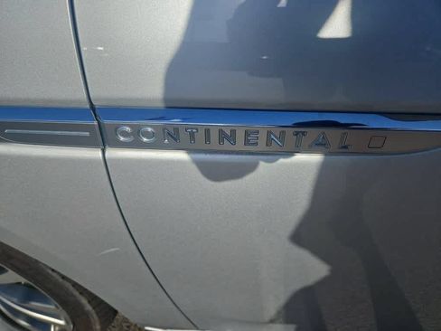 Used 2017 Lincoln Continental Select FWD image 21