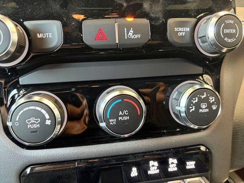 New 2026 RAM 1500 Express AWD/4WD image 18