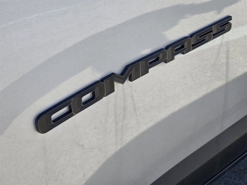 New 2026 Jeep Compass Latitude image 11