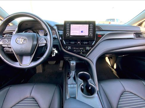 Used 2024 Toyota Camry SE image 14