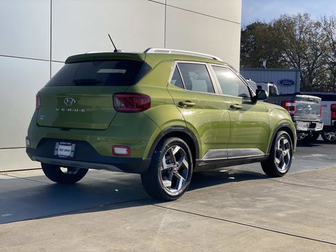 Used 2023 Hyundai Venue SEL image 4