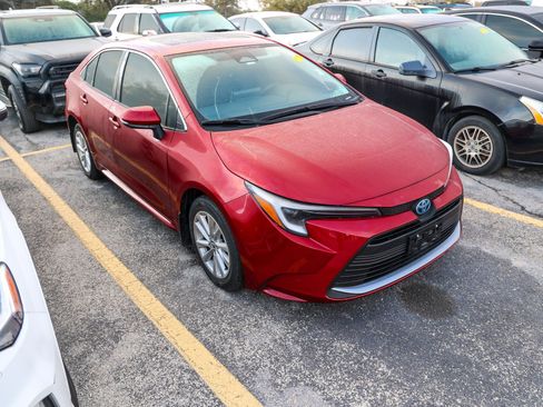 Used 2024 Toyota Corolla XLE image 6