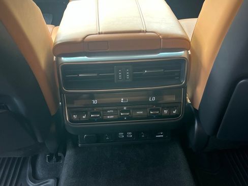Used 2023 Lexus LX 600 4WD w/ Luxury Package image 12
