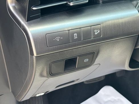 Used 2025 Hyundai Kona SEL FWD image 8