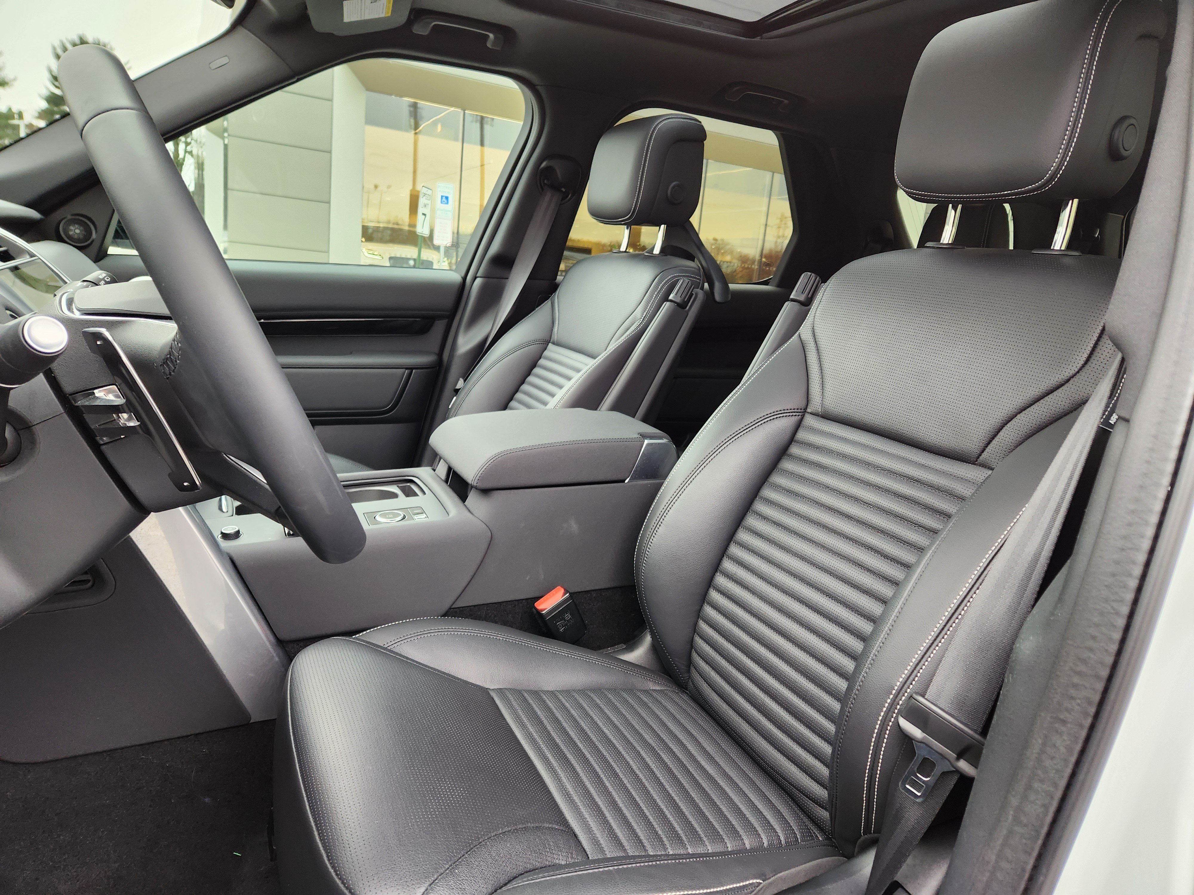 Certified 2025 Land Rover Discovery S AWD/4WD image 10