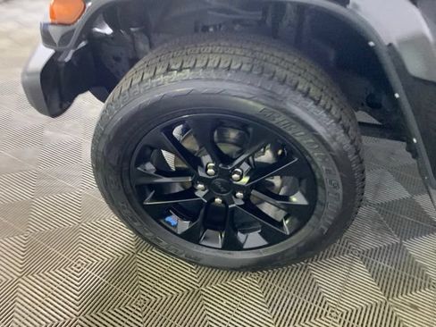 Used 2023 Jeep Wrangler Unlimited Sahara AWD/4WD image 40