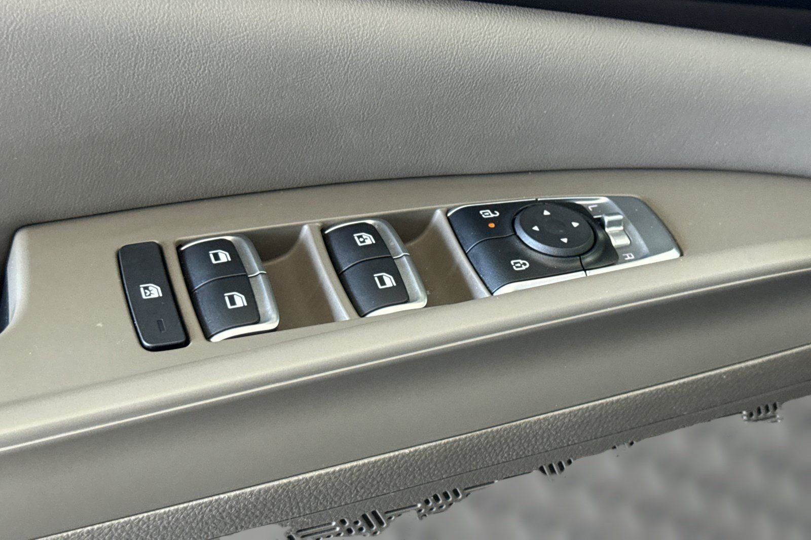 Used 2026 Kia Carnival FWD image 14