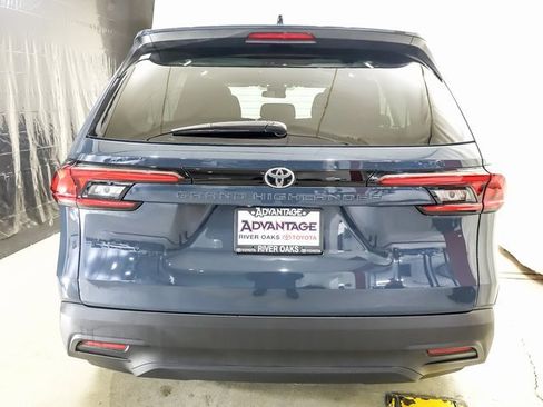 Certified 2025 Toyota Grand Highlander FWD image 6