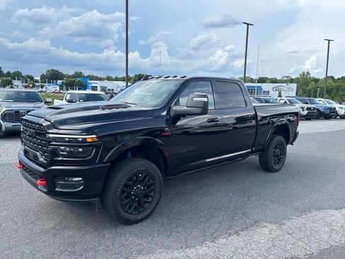 Used 2025 RAM 2500 Limited AWD/4WD image 3