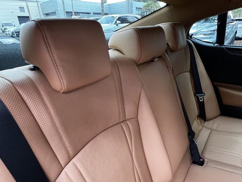 Used 2022 Lexus ES 300h Ultra Luxury image 43