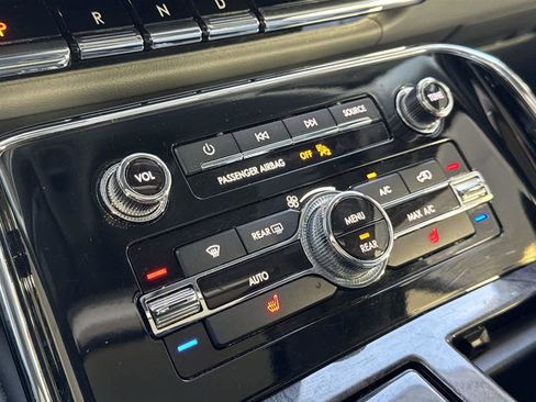 Used 2019 Lincoln Navigator Select image 19