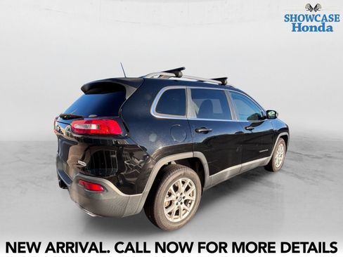 Used 2017 Jeep Cherokee Latitude w/ Comfort/Convenience Group FWD image 5