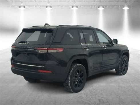 New 2025 Jeep Grand Cherokee Laredo image 8