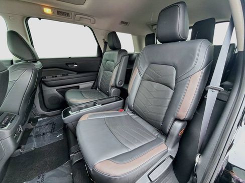 Used 2022 Nissan Pathfinder Platinum w/ Cargo Package FWD image 22