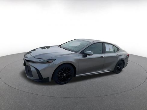 Used 2025 Toyota Camry SE image 8