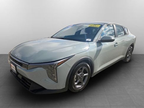 Used 2025 Kia K4 LXS image 11