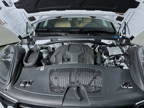 Used 2026 Porsche Macan image 33