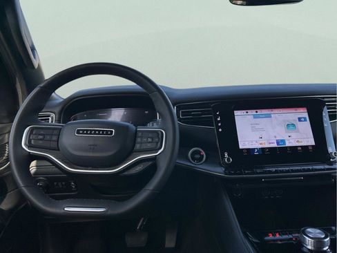 Certified 2024 Jeep Wagoneer L Series II w/ Flexible Seating Group image 11