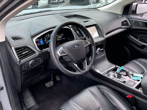 Used 2020 Ford Edge Titanium image 16