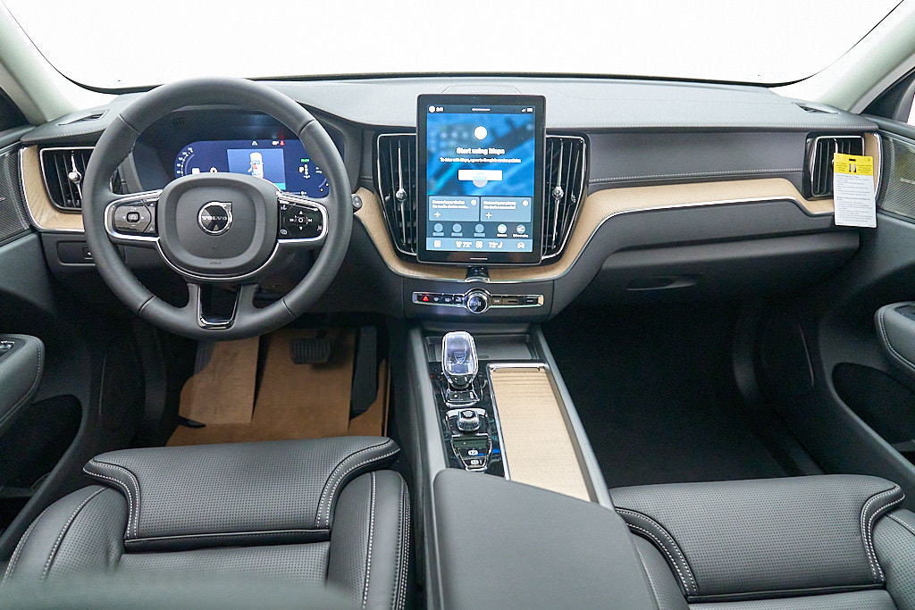 New 2026 Volvo XC60 T8 Ultra w/ Climate Package AWD/4WD image 25