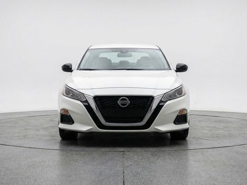 Used 2025 Nissan Altima 2.5 SV image 2