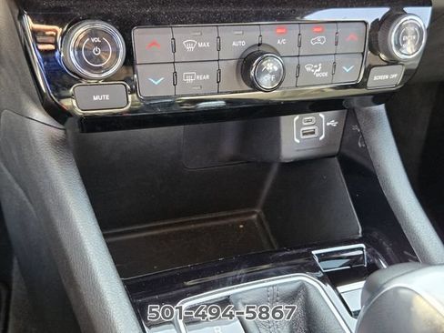 Used 2026 Jeep Compass Limited AWD/4WD image 19