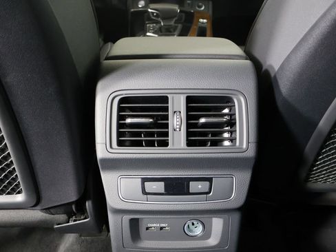 Used 2024 Audi Q5 e Premium w/ Convenience Package image 24