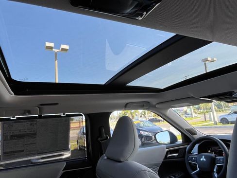 New 2025 Mitsubishi Outlander AWD image 26