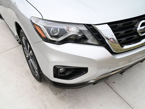 Used 2020 Nissan Pathfinder Platinum image 11