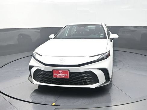 Used 2026 Toyota Camry SE FWD image 2