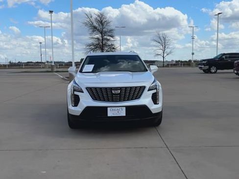 Used 2023 Cadillac XT4 Luxury w/ Cold Weather Package image 3