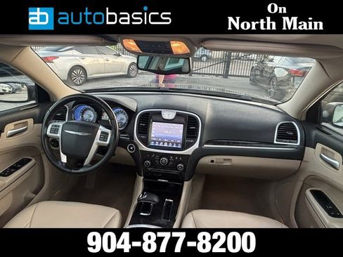 Used 2013 Chrysler 300 w/ Driver Convenience Group image 15