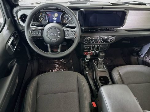 Used 2025 Jeep Wrangler Unlimited Sport AWD/4WD image 3