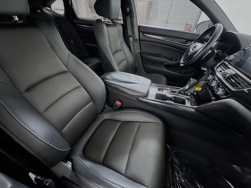 Used 2018 Honda Accord Sport image 31