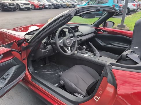 New 2026 MAZDA MX-5 Miata Club w/ Weather Package RWD image 18