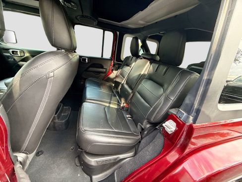 Used 2022 Jeep Wrangler Unlimited Sahara AWD/4WD image 27